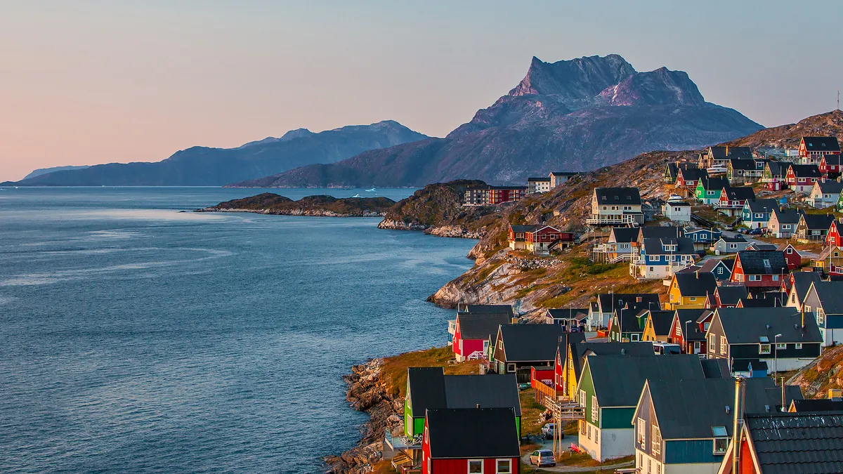 Premium Rundreise Grönland - Kalbende Gletscher und gigantische Eisberge