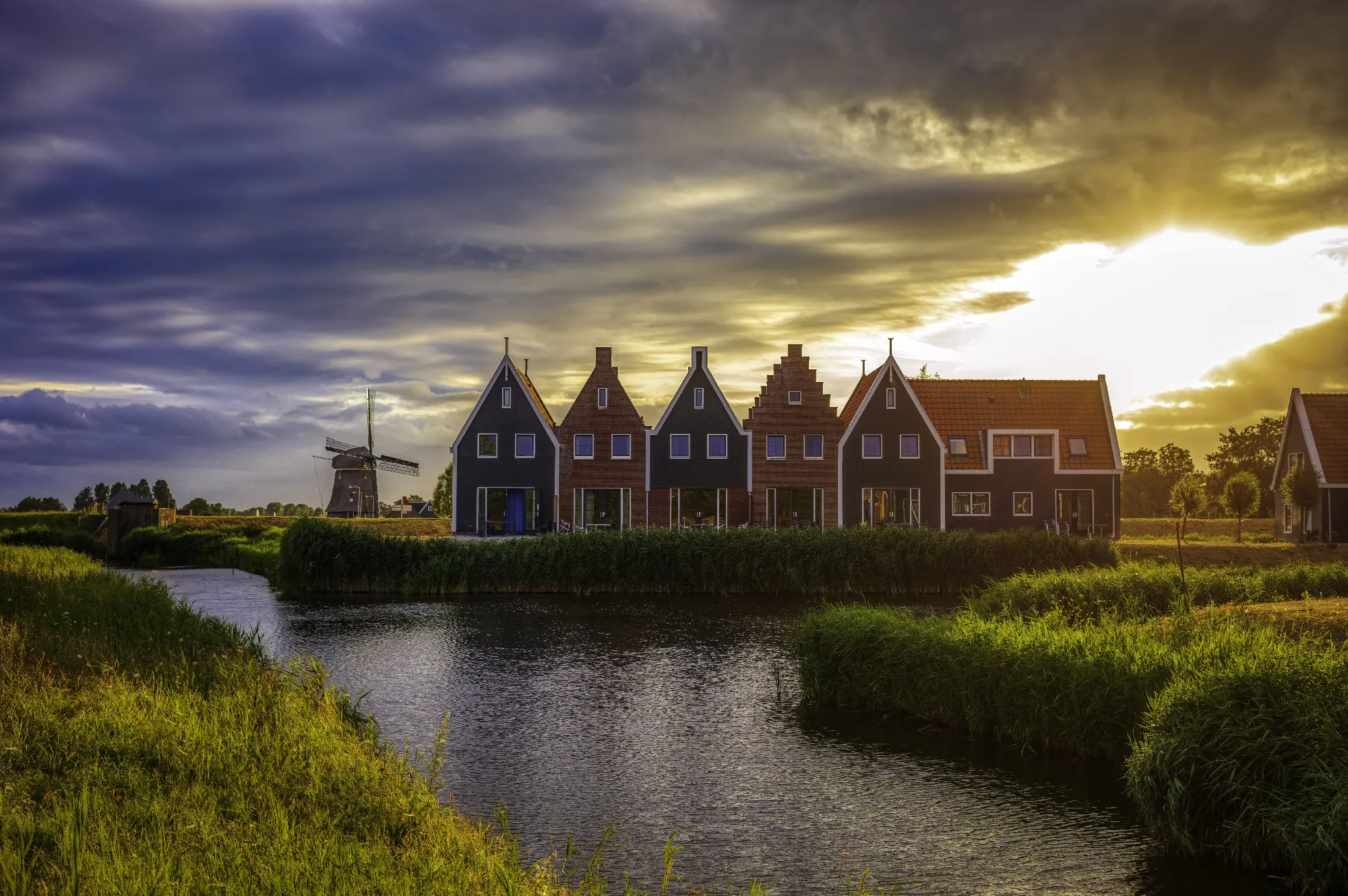 Belgien & Holland | Flug ab/bis Wien| Zug- & Busrundreise