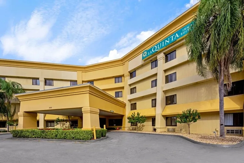 La Quinta Inn & Suites by Wyndham Miami Airport East tour offer cover