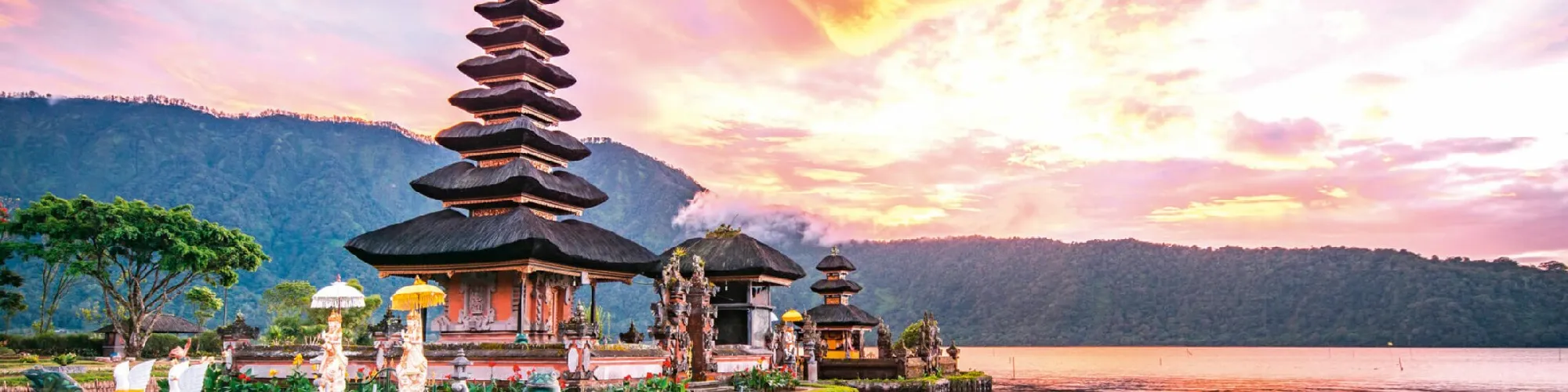 Fernreisen nach Bali background image