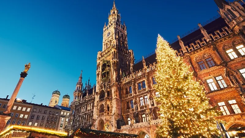 München - Schwabinger Weihnachtsmarkt | 2 Nächte im  NH München Messe **** tour offer cover